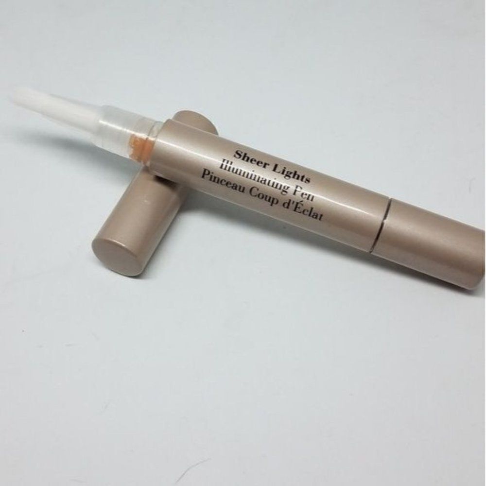 Elizabeth Arden Sheer Lights illuminating Pen